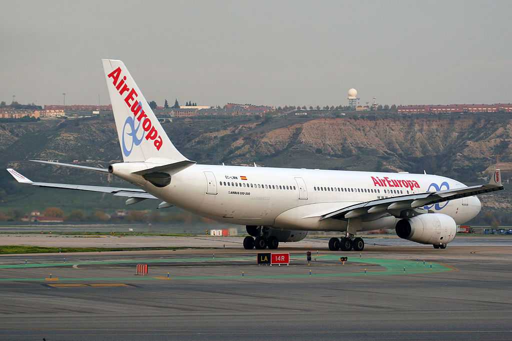 Airbus_A330-243_Air_Europa_EC-LMN.jpg