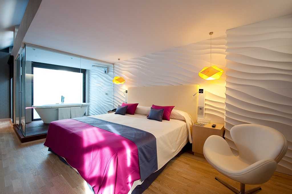 Les Drassanes Reials, prolongation du Raval menant au port, vues depuis le monument à Colomb