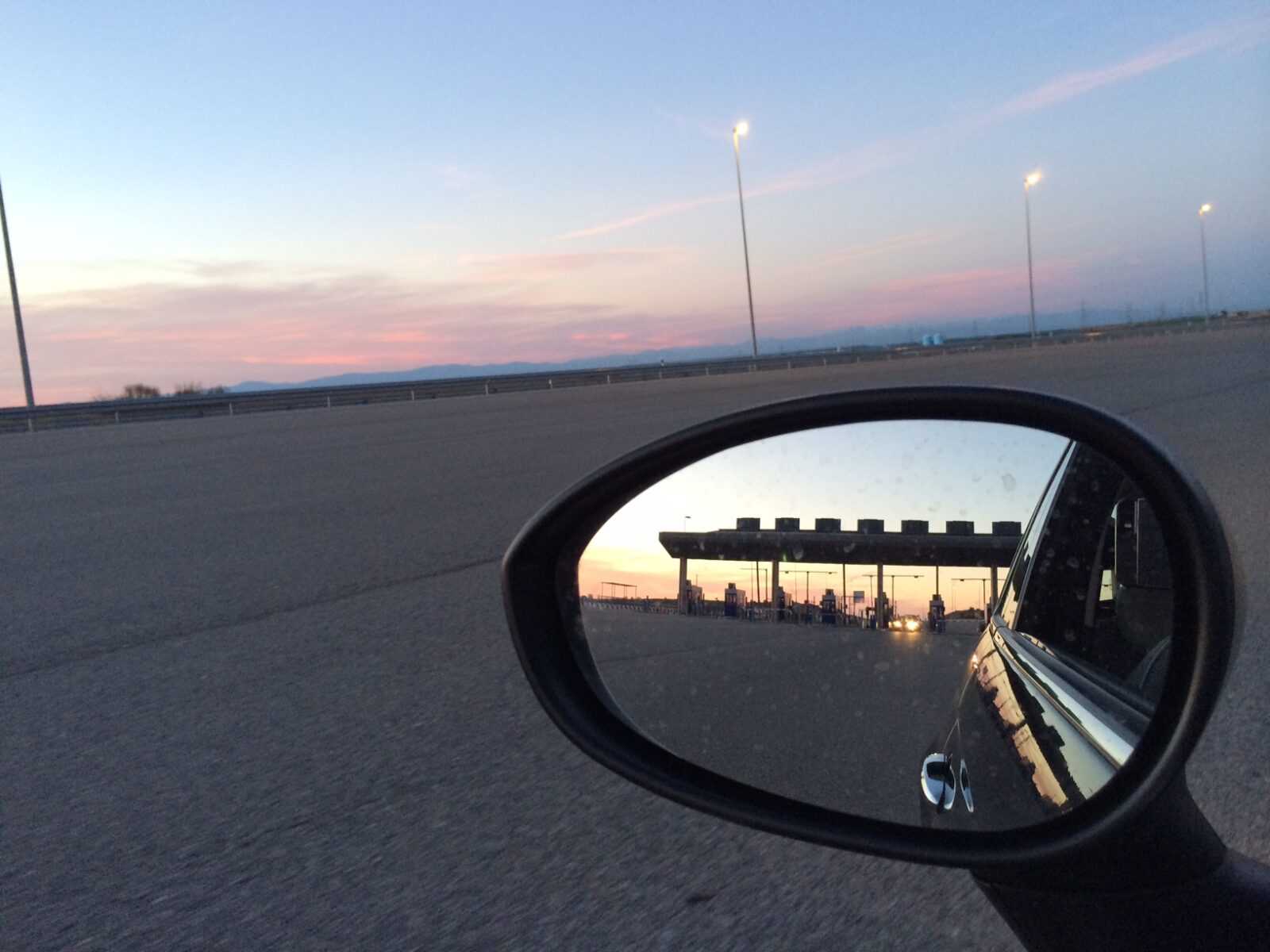 Copy Right Le Courrier d'Espagne. Péage de l'autoroute Madrid-Toledo.