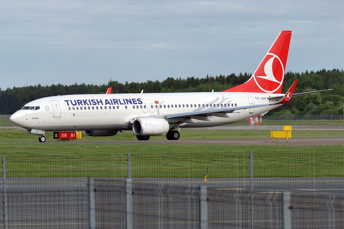 Turkish_Airlines,_TC-JVF,_Boeing_737-8F2_(28214712840)
