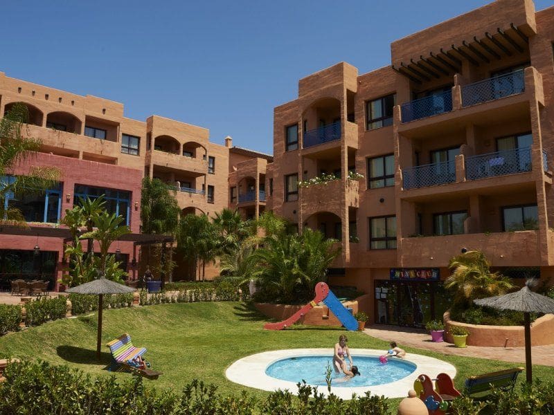 L_225242_aire-de-jeux-residence-estepona-estepona-esl-34433