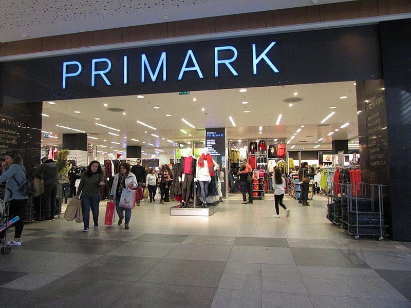 800px-2017-12-01_Primark,_Aqua_Shopping_Centre,_Portimão