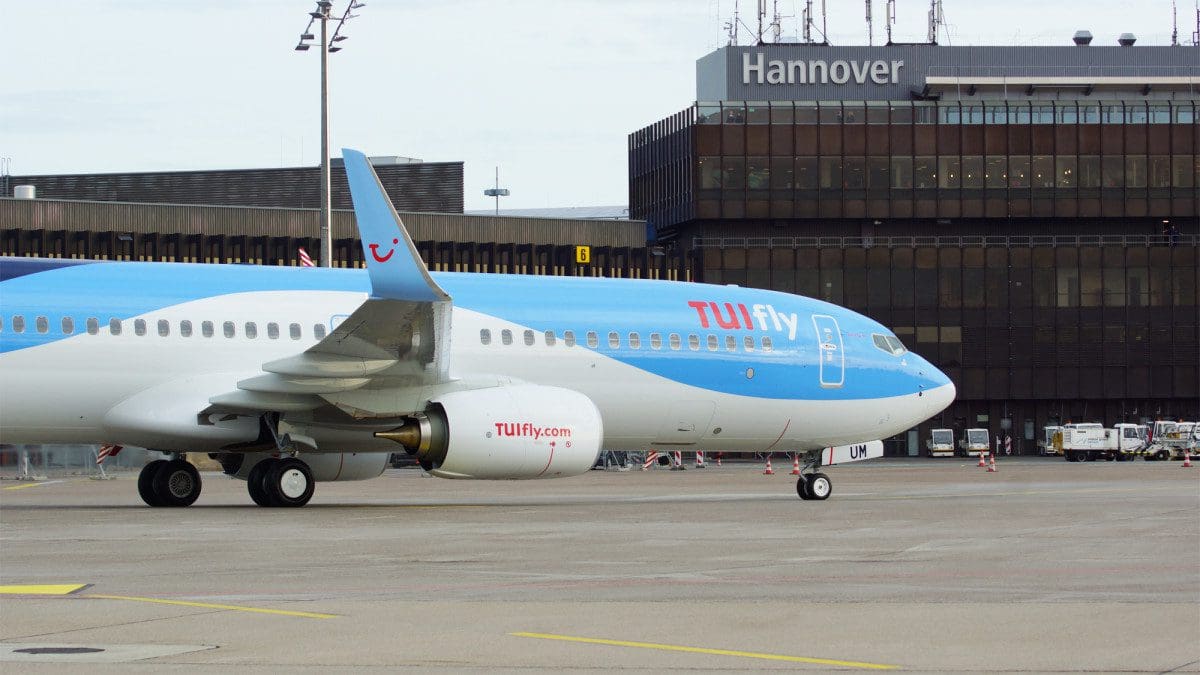 L_131633_tuifly-flugzeug