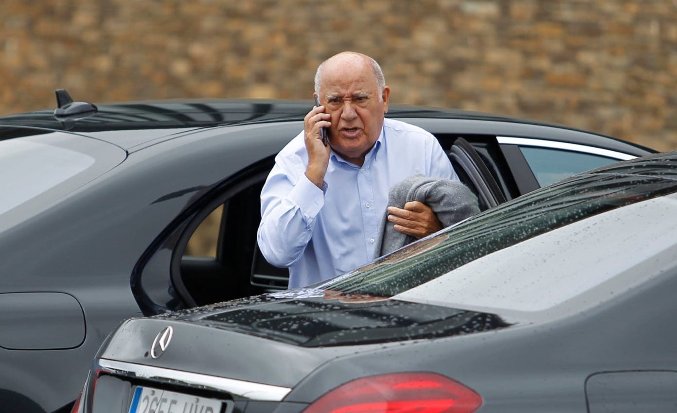 amancio-ortega-bajando-de-un-coche