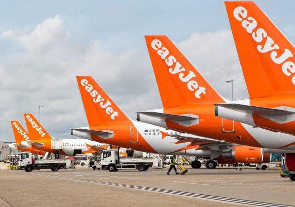 M_142218_m-105627-m-105852-m-232524-easyjet-colas2