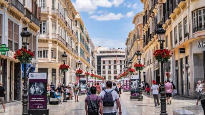 Calle-peatonal-Larios-Malaga-1024x683-1-1-696x392-2