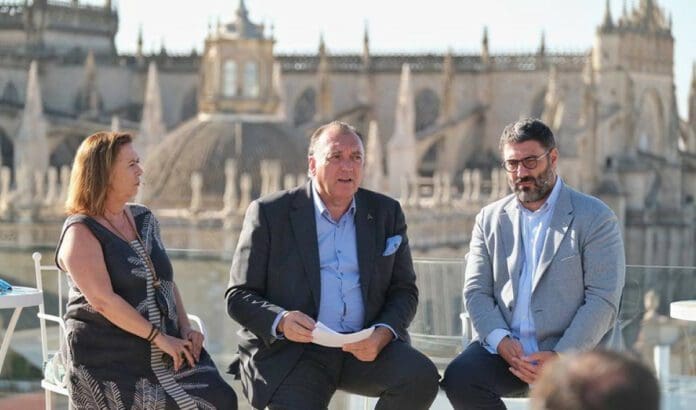 L_150310_andalucia-se-prepara-para-recibir-a-los-turistas-asiaticos-y-americanos