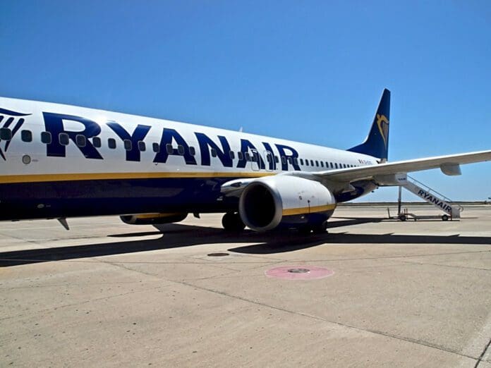 L_183247_ryanair-volara-entre-alicante-y-norwich-en-la-region-de-east-anglia