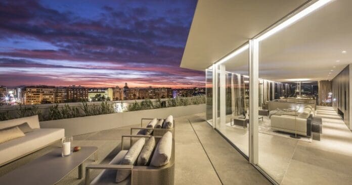 atico_valencia_noche._engel_volkers._german_cabo