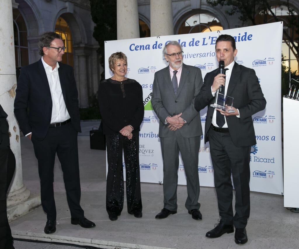 fotojuliarobles@gmail.com