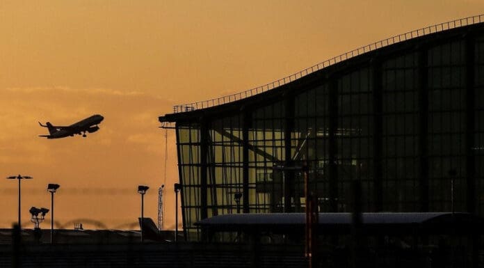 L_120533_ferrovial-se-deshace-de-sus-aeropuertos-britanicos-por-1072-m